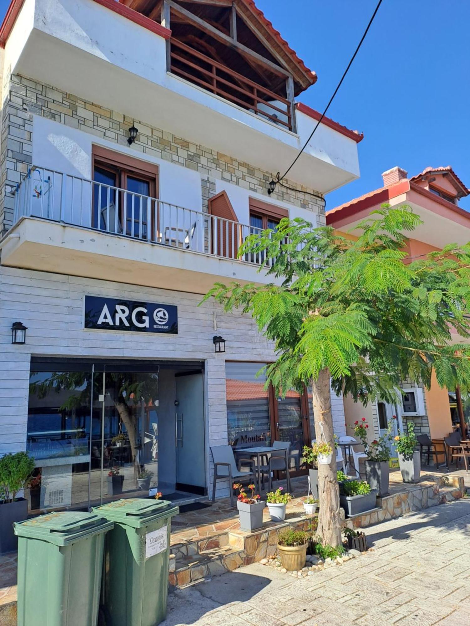 Diolkos 2 Apartment Nea Roda Luaran gambar